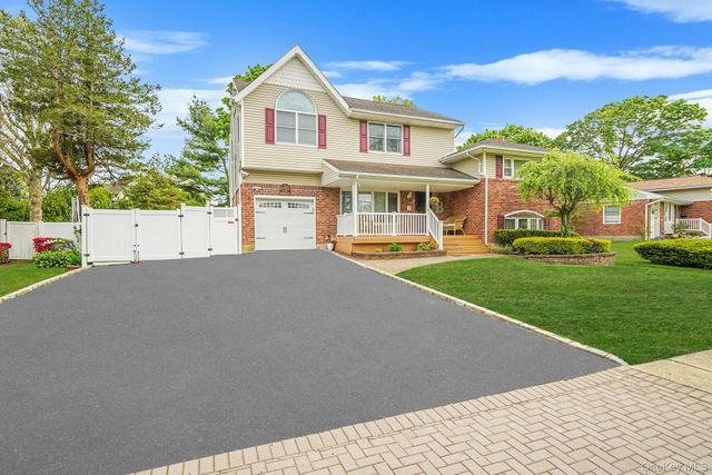 7 Elmwood Road, Deer Park, NY 11729