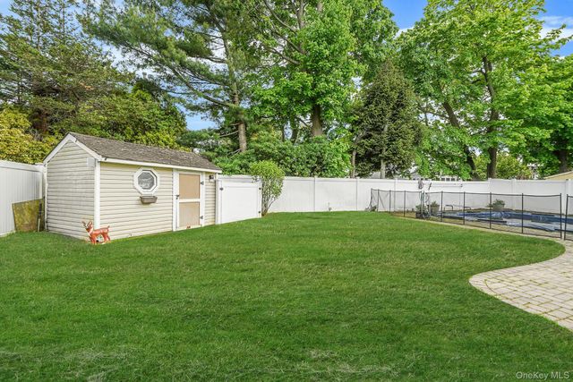 7 Elmwood Road, Deer Park, NY 11729