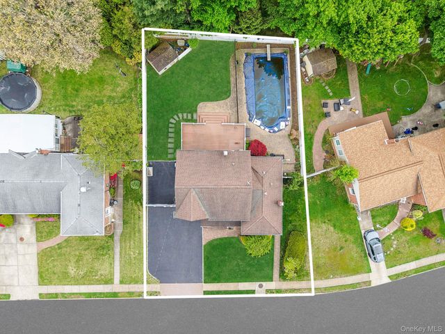 7 Elmwood Road, Deer Park, NY 11729
