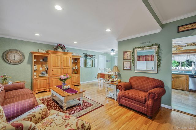 7 Elmwood Road, Deer Park, NY 11729