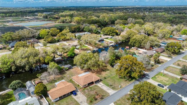 27727 LOIS DRIVE, Tavares, FL 32778