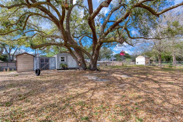 27727 LOIS DRIVE, Tavares, FL 32778
