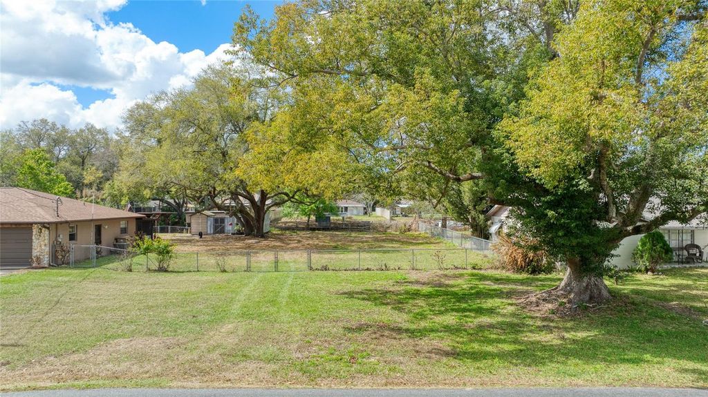 27727 LOIS DRIVE, Tavares, FL 32778