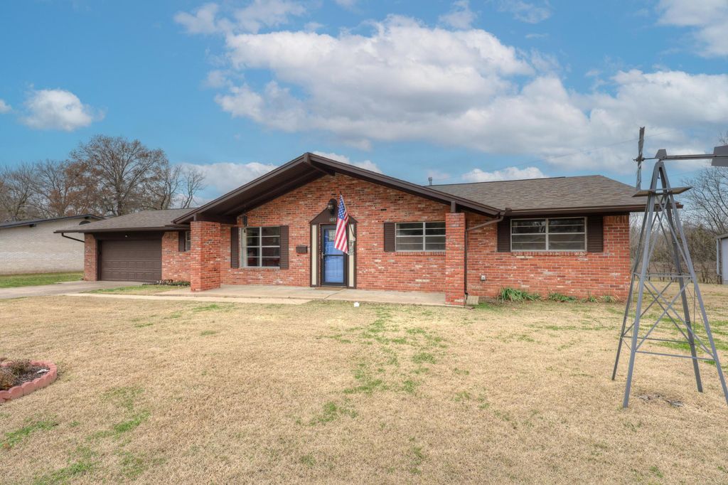 1015 Quail Creek Drive, Miami, OK 74354