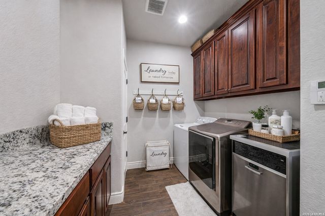 380 Abrego Lake, Floresville, TX 78114