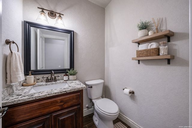 380 Abrego Lake, Floresville, TX 78114