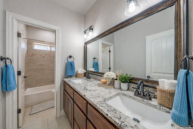 380 Abrego Lake, Floresville, TX 78114