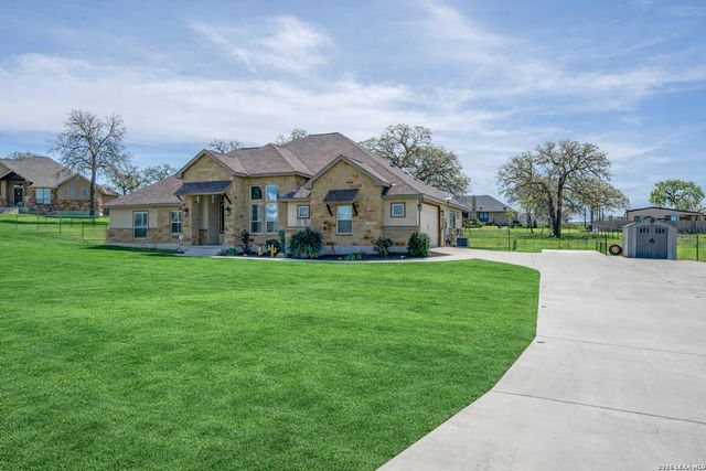 380 Abrego Lake, Floresville, TX 78114