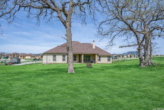 380 Abrego Lake, Floresville, TX 78114