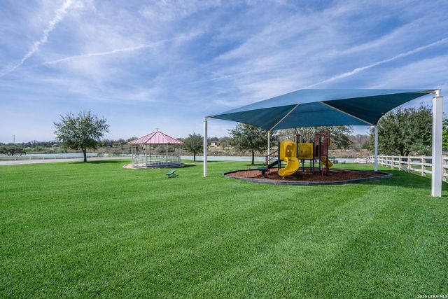 380 Abrego Lake, Floresville, TX 78114