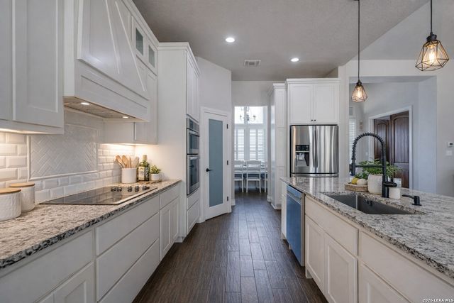 380 Abrego Lake, Floresville, TX 78114