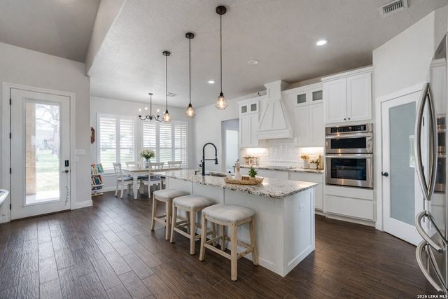 380 Abrego Lake, Floresville, TX 78114