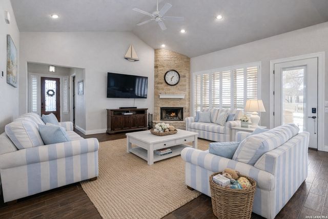 380 Abrego Lake, Floresville, TX 78114