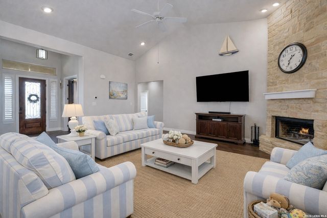 380 Abrego Lake, Floresville, TX 78114