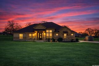 380 Abrego Lake, Floresville, TX 78114