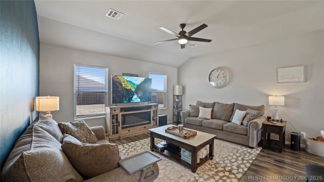 14303 N 73 Avenue E, Collinsville, OK 74021