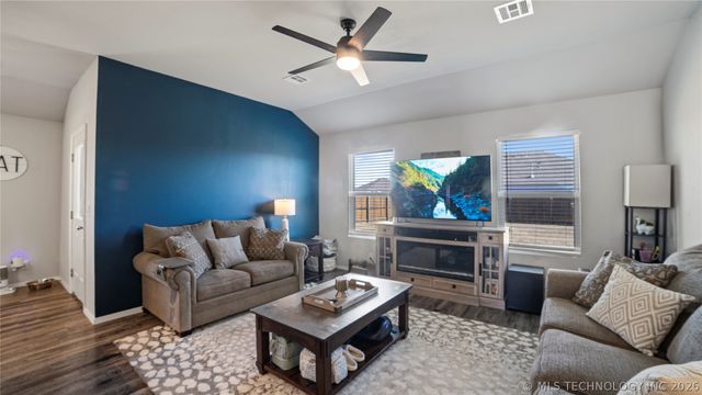 14303 N 73 Avenue E, Collinsville, OK 74021