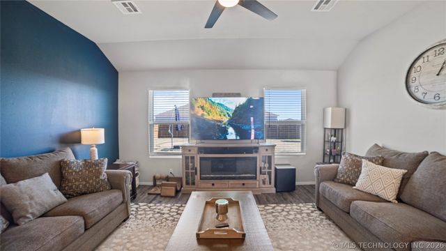 14303 N 73 Avenue E, Collinsville, OK 74021