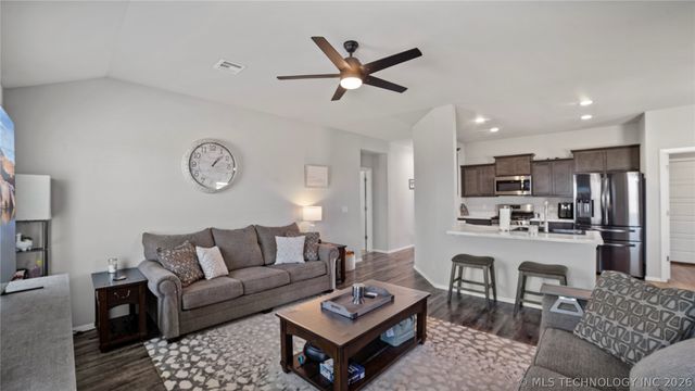 14303 N 73 Avenue E, Collinsville, OK 74021