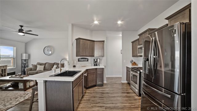 14303 N 73 Avenue E, Collinsville, OK 74021