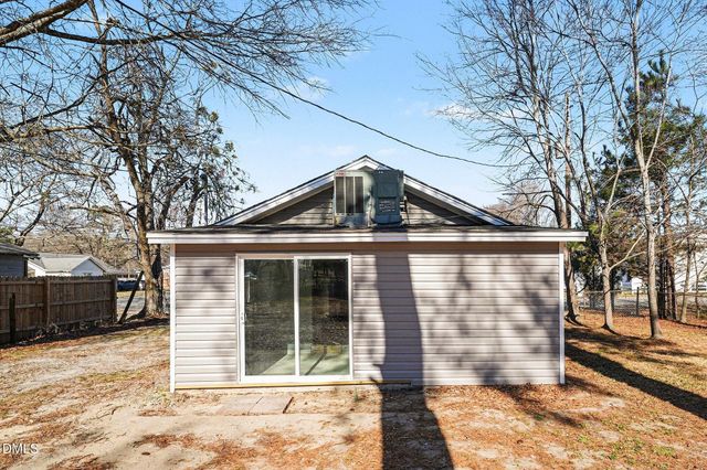 800 E Lizzie Street, Selma, NC 27576