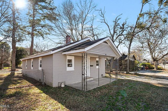 800 E Lizzie Street, Selma, NC 27576