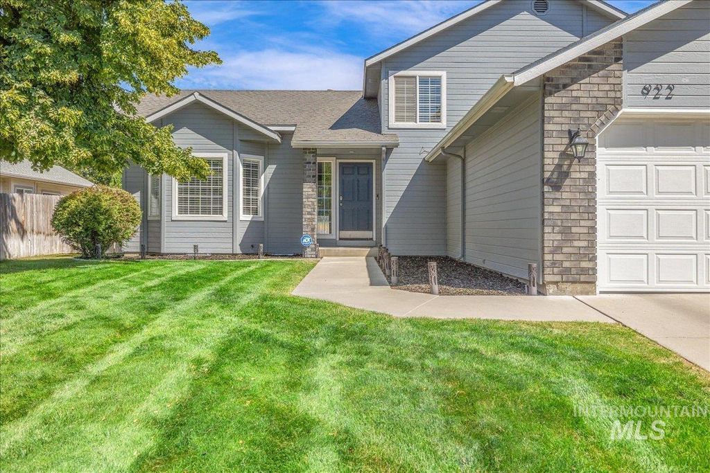 922 E Moose St, Meridian, ID 83646