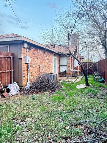 1107 Rimcrest Drive, Arlington, TX 76017