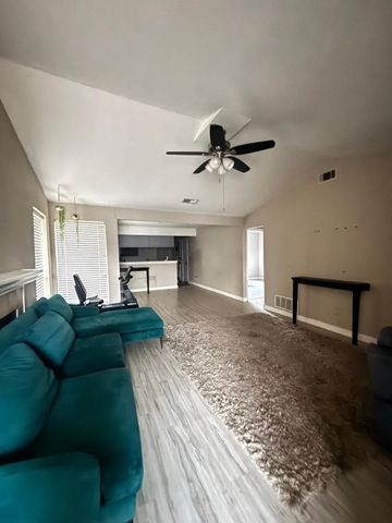 1107 Rimcrest Drive, Arlington, TX 76017