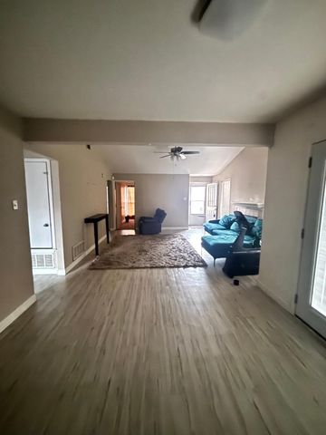 1107 Rimcrest Drive, Arlington, TX 76017