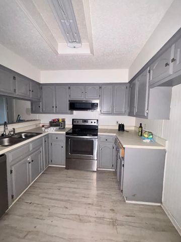 1107 Rimcrest Drive, Arlington, TX 76017