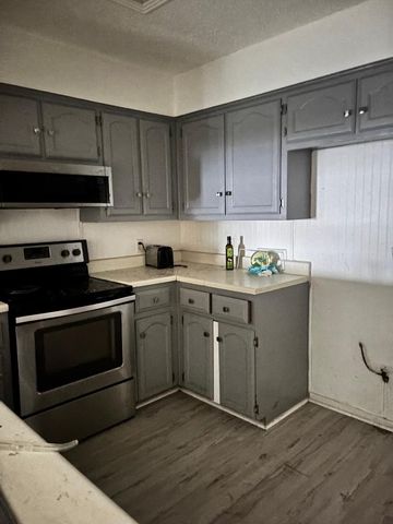 1107 Rimcrest Drive, Arlington, TX 76017