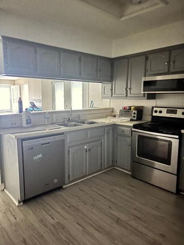 1107 Rimcrest Drive, Arlington, TX 76017