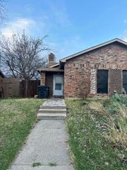 1107 Rimcrest Drive, Arlington, TX 76017