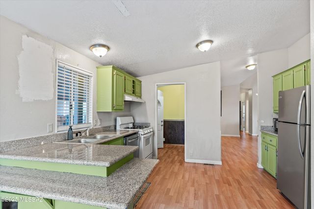 1728 W Coralbrooke Drive, Tucson, AZ 85705