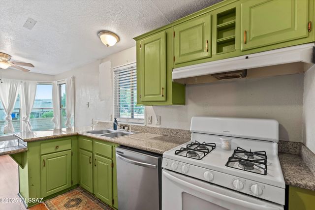 1728 W Coralbrooke Drive, Tucson, AZ 85705