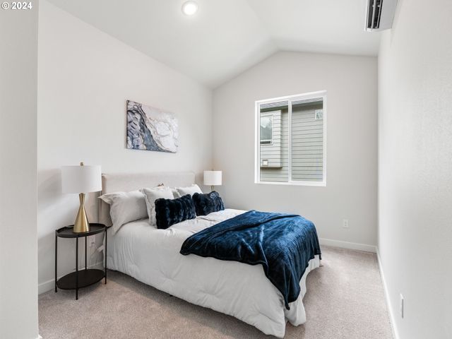 74 Ne Stanton St, Portland, OR 97212