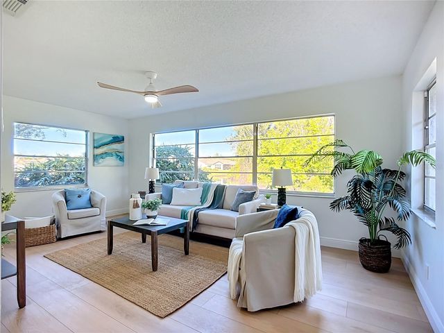 2014 HAMPSTEAD CIRCLE, Sun City Center, FL 33573