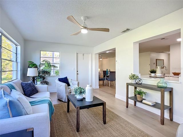 2014 HAMPSTEAD CIRCLE, Sun City Center, FL 33573