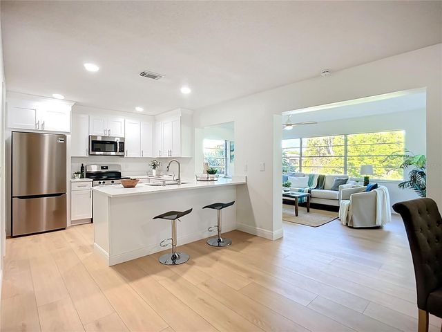 2014 HAMPSTEAD CIRCLE, Sun City Center, FL 33573