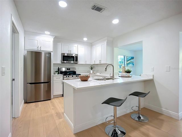 2014 HAMPSTEAD CIRCLE, Sun City Center, FL 33573