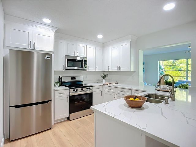 2014 HAMPSTEAD CIRCLE, Sun City Center, FL 33573