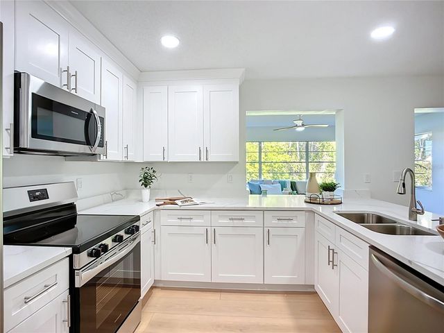 2014 HAMPSTEAD CIRCLE, Sun City Center, FL 33573