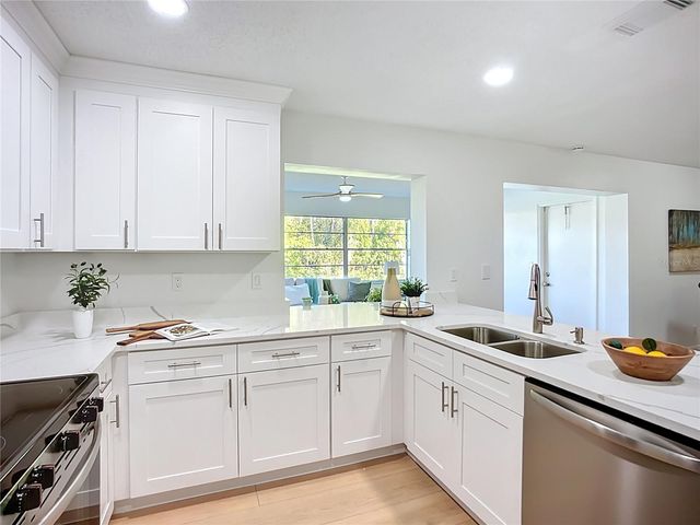 2014 HAMPSTEAD CIRCLE, Sun City Center, FL 33573