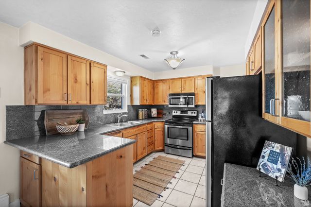 1420 E SPRING LN, Holladay, UT 84117