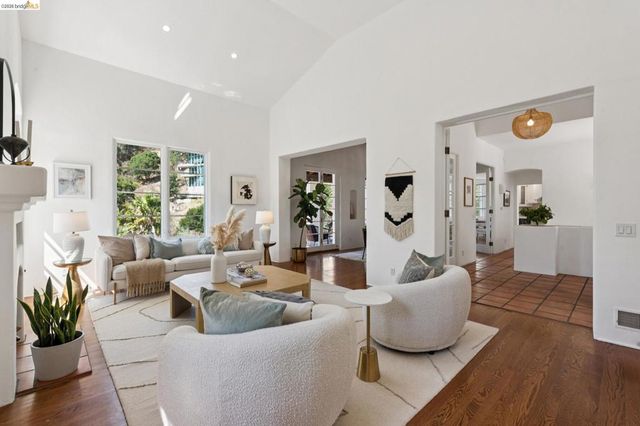 1200 Westview Dr, Berkeley, CA 94705