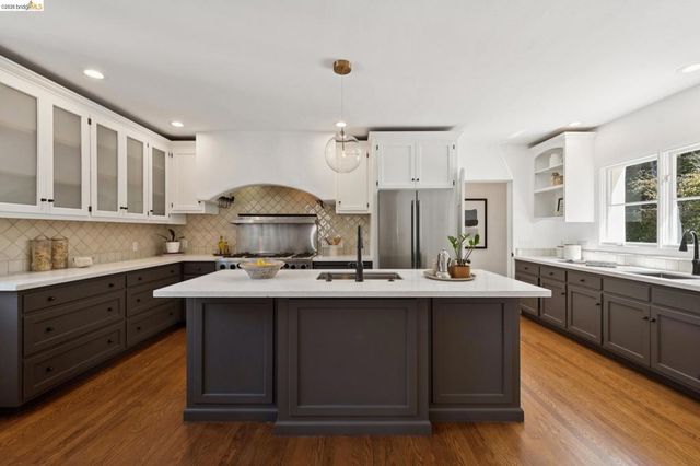 1200 Westview Dr, Berkeley, CA 94705