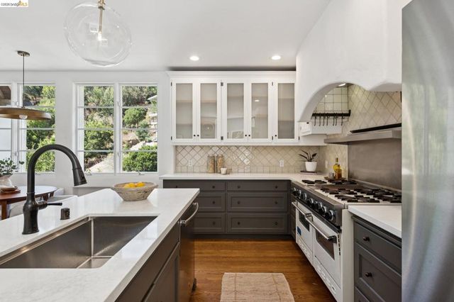 1200 Westview Dr, Berkeley, CA 94705