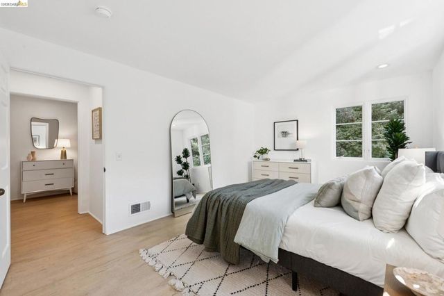 1200 Westview Dr, Berkeley, CA 94705