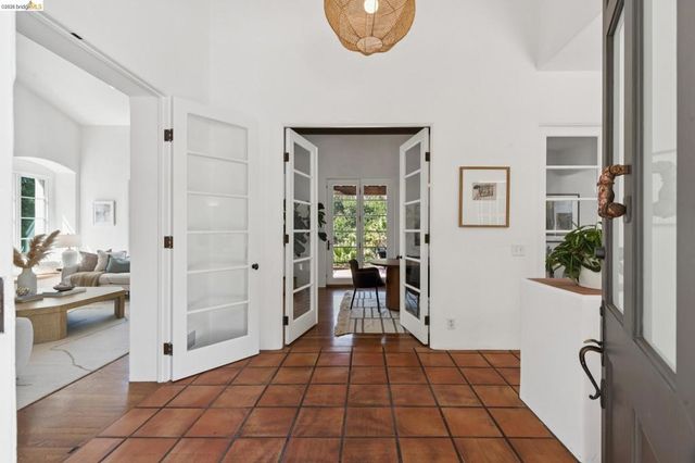 1200 Westview Dr, Berkeley, CA 94705